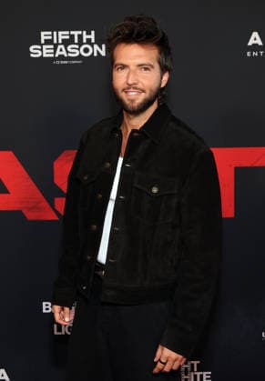 Inside arrivals for the Los Angeles premiere of The Beast at the Academy Museum of Motion Pictures Featuring: Guy Burnet Where: Los Angeles, California, United States When: 07 Oct 2026 Credit: Faye s Vision Cover Images EDITORIAL USE ONLY. NOT FOR USE BY NEWSPAPERS BASED IN THE UK. Copyright: xx coverimg56077487