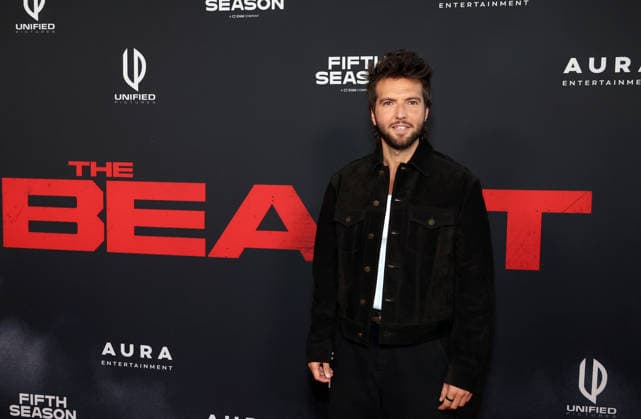 Inside arrivals for the Los Angeles premiere of The Beast at the Academy Museum of Motion Pictures Featuring: Guy Burnet Where: Los Angeles, California, United States When: 07 Oct 2026 Credit: Faye s Vision Cover Images EDITORIAL USE ONLY. NOT FOR USE BY NEWSPAPERS BASED IN THE UK. Copyright: xx coverimg56077488