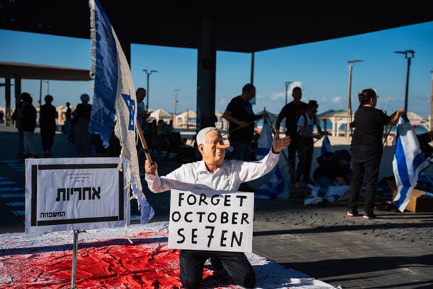 October 7, 2026, Tel Aviv, Tel Aviv, Israel: An Activist dressed up as Benjamin Netanyahu stages a performance at the beach in protest against the Israeli government on the third anniversary of October 7th. Tel Aviv Israel - ZUMAg280 20261007_znp_g280_001 Copyright: xYoavxGinsburgx