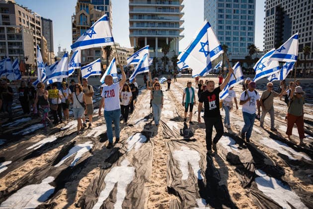 October 7, 2026, Tel Aviv, Tel Aviv, Israel: Activists carry flags at the beach in protest against the Israeli government on the third anniversary of October 7th. Tel Aviv Israel  - ZUMAg280 20261007_znp_g280_007 Copyright: xYoavxGinsburgx
