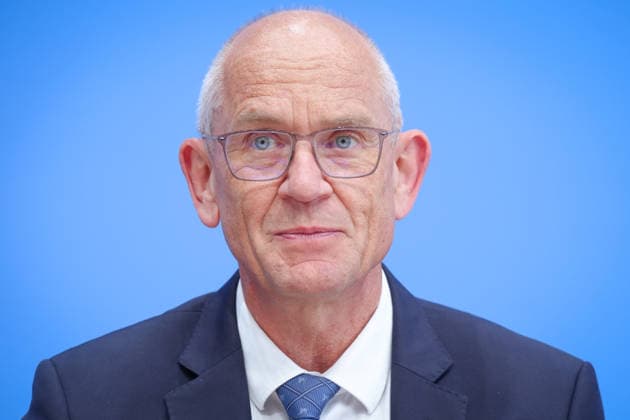 Bundespressekonferenz, Vorstellung der Studie zur Sicherheit von Kuenstlicher Intelligenz in der deutschen Wirtschaft Dr. Dirk Stenkamp im Portrait bei der Vorstellung der Studie zur Sicherheit von Kuenstlicher Intelligenz in der deutschen Wirtschaft. Risiken, KI-Sicherheitsvorfaelle und Schutzmaßnahmen in der Bundespressekonferenz, Berlin, 07.10.2026 Berlin Berlin Deutschland