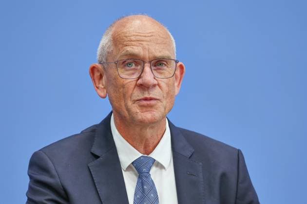 Berlin, Deutschland, 07.10.2026: Bundespressekonferenz: Studie zur Sicherheit von Künstlicher Intelligenz in der deutschen Wirtschaft. Risiken ? KI-Sicherheitsvorfälle ? Schutzmaßnahmen: Dirk Stenkamp, Präsident TÜV-Verband e.V. Copyright: xdtsxNachrichtenagenturx dts_137487