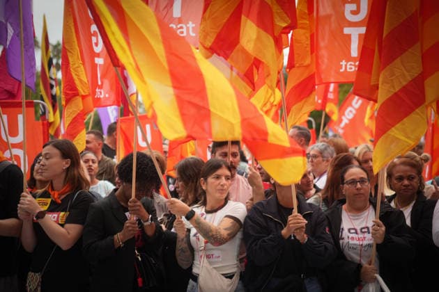 UGT and CCOO Call for a Strike in Social Services in Catalonia Several people during a demonstration in support of social services, on October 7, 2026, in Barcelona, Catalonia, Spain. UGT and CCOO have called a strike in Catalonia’s social services sector to demand improvements in working conditions and equal pay between the private and public sectors. OCTOBER 7, 2026 Barcelona, Catalonia Barcelona, Catalonia, Spain  Copyright: xDavidxZorrakinox 7825787