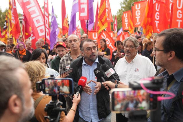 UGT and CCOO Call for a Strike in Social Services in Catalonia The general secretary of UGT Catalonia, Camil Ros, speaks to the media during a demonstration in support of social services on October 7, 2026, in Barcelona, Catalonia, Spain. UGT and CCOO have called a strike in Catalonia’s social services sector to demand improvements in working conditions and equal pay between the private and public sectors. OCTOBER 7, 2026. Barcelona, Catalonia. Barcelona, Catalonia, Spain  Copyright: xDavidxZorrakinox 7825791