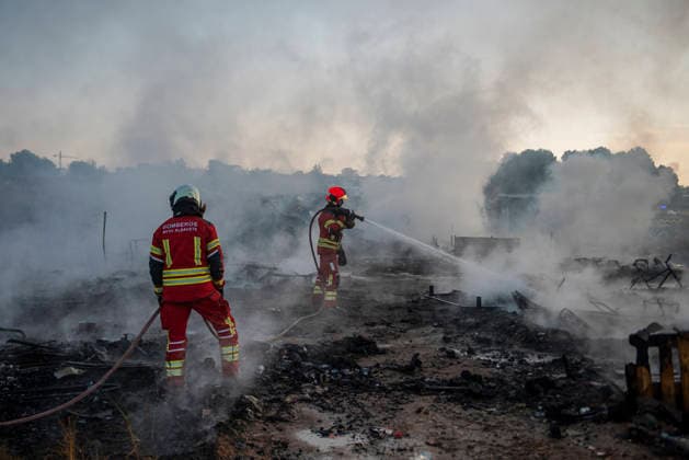 A fire in a shantytown in Albacete affects several shacks. Several firefighters are working to extinguish the fire, as of October 7, 2026, in Albacete, Castilla-La Mancha, Spain. A fire in the settlement along the Carretera de las Penas has prompted the Albacete Fire Department to respond; they are working to extinguish the blaze and prevent it from spreading. October 7, 2026. Víctor Ferná, Albacete, Castile-La Mancha, Albacete, Castile-La Mancha, Spain  Copyright: xVictorxFernandezx 7825821