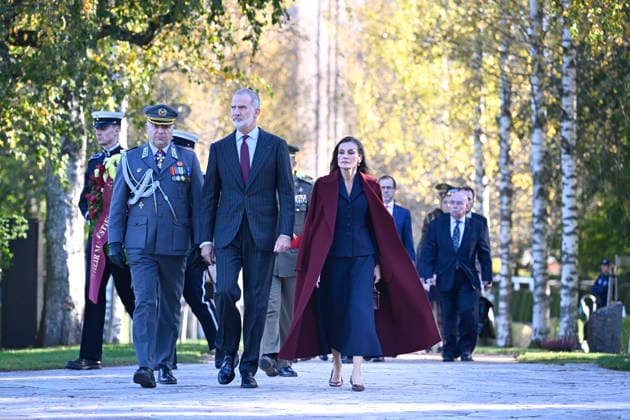 LKS 20261007 Spain s King Felipe and Queen Letizia take part in a wreath-laying ceremony at the Hietaniemi Cemetery in Helsinki, Finland, on October 7, 2026. Spain s King Felipe and Queen Letizia are on a two-day state visit to Finland. - HEIKKI SAUKKOMAA Helsinki Finland  Copyright: xHeikkixSaukkomaax IGmOQcTVHFI
