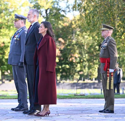 Spain s King Felipe and Queen Letizia take part in a wreath-laying ceremony at the Hietaniemi Cemetery in Helsinki, Finland, on October 7, 2026. Spain s King Felipe and Queen Letizia are on a two-day state visit to Finland. - HEIKKI SAUKKOMAA Helsinki Finland  Copyright: xHeikkixSaukkomaax xy9hGtnf28Q