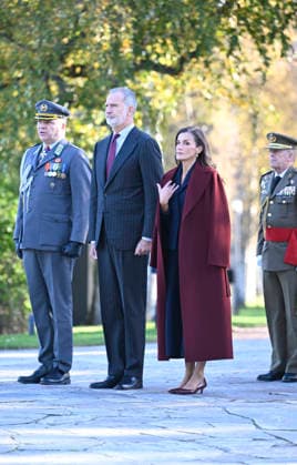 Spain s King Felipe and Queen Letizia take part in a wreath-laying ceremony at the Hietaniemi Cemetery in Helsinki, Finland, on October 7, 2026. Spain s King Felipe and Queen Letizia are on a two-day state visit to Finland. - HEIKKI SAUKKOMAA Helsinki Finland  Copyright: xHeikkixSaukkomaax 4cNMwhBLxLs