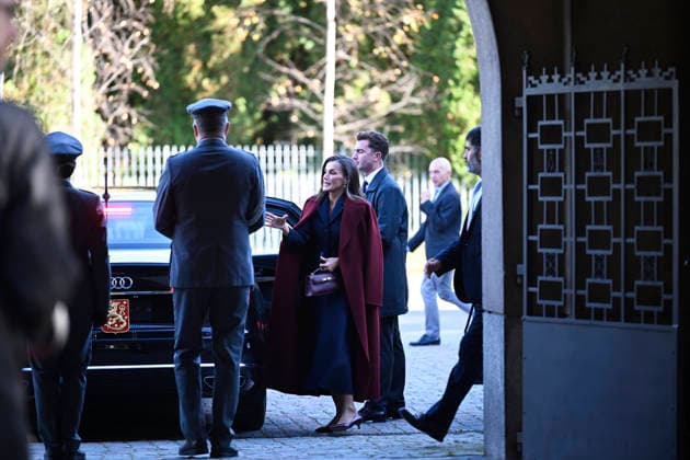 Spain s Queen Letizia arrives to take part in a wreath-laying ceremony at the Hietaniemi Cemetery in Helsinki, Finland, on October 7, 2026. Spain s King Felipe and Queen Letizia are on a two-day state visit to Finland. - HEIKKI SAUKKOMAA Helsinki Finland  Copyright: xHeikkixSaukkomaax cn6CVUORYis