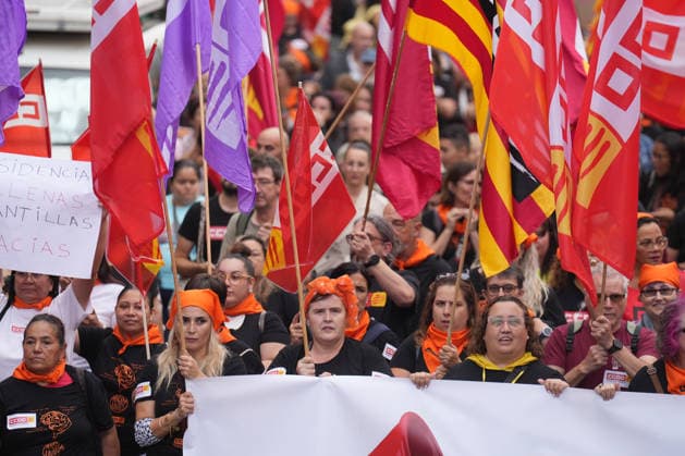 UGT and CCOO Call for a Strike in Social Services in Catalonia During a Demonstration in Support of Social Services, on October 7, 2026, in Barcelona, Catalonia, Spain. UGT and CCOO have called a strike in Catalonia’s social services sector to demand improvements in working conditions and equal pay between the private and public sectors. OCTOBER 7, 2026, Barcelona, Catalonia, Spain  Copyright: xDavidxZorrakinox 7825875