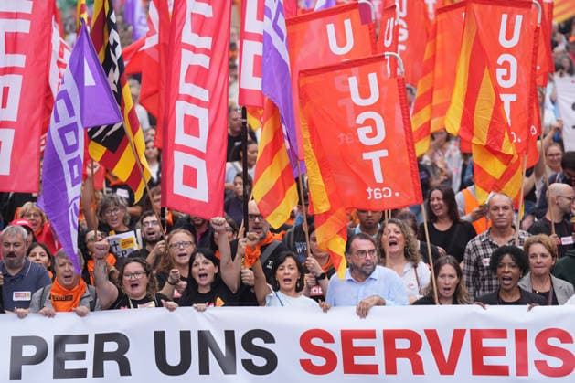 UGT and CCOO Call for a Strike in Social Services in Catalonia During a Demonstration in Support of Social Services, on October 7, 2026, in Barcelona, Catalonia, Spain. UGT and CCOO have called a strike in Catalonia’s social services sector to demand improvements in working conditions and equal pay between the private and public sectors. OCTOBER 7, 2026, Barcelona, Catalonia, Spain  Copyright: xDavidxZorrakinox 7825876