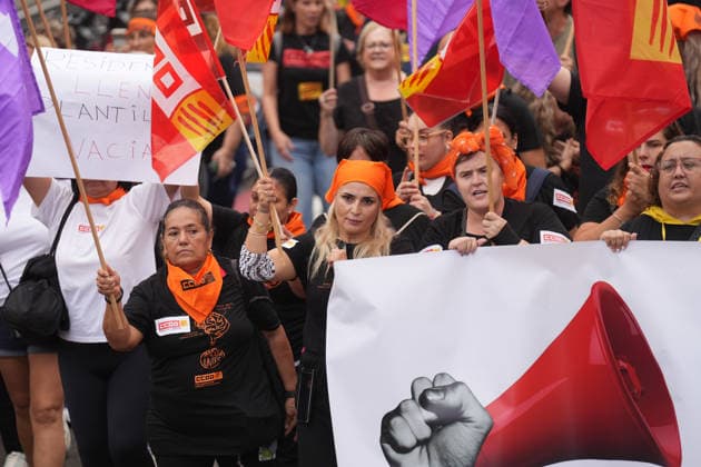 UGT and CCOO Call for a Strike in Social Services in Catalonia During a Demonstration in Support of Social Services, on October 7, 2026, in Barcelona, Catalonia, Spain. UGT and CCOO have called a strike in Catalonia’s social services sector to demand improvements in working conditions and equal pay between the private and public sectors. OCTOBER 7, 2026, Barcelona, Catalonia, Spain  Copyright: xDavidxZorrakinox 7825878