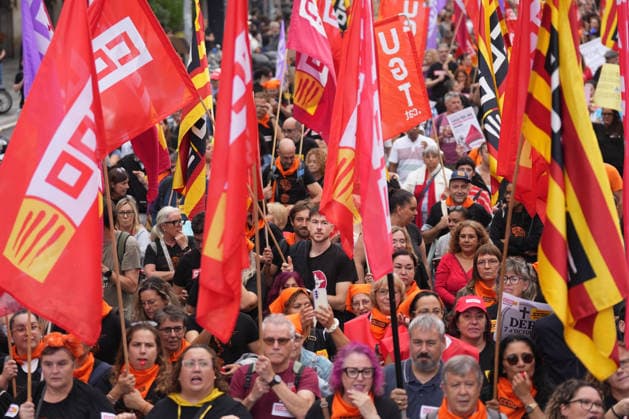 UGT and CCOO Call for a Strike in Social Services in Catalonia During a Demonstration in Support of Social Services, on October 7, 2026, in Barcelona, Catalonia, Spain. UGT and CCOO have called a strike in Catalonia’s social services sector to demand improvements in working conditions and equal pay between the private and public sectors. OCTOBER 7, 2026, Barcelona, Catalonia, Spain  Copyright: xDavidxZorrakinox 7825880