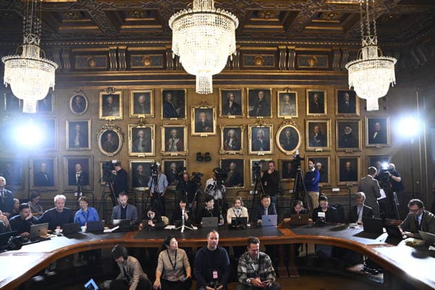 STOCKHOLM, SWEDEN 20261007 The press conference announcing the Nobel Prize in Chemistry at the Royal Swedish Academy of Sciences in Stockholm STOCKHOLM, SWEDEN x10080x  Copyright: xFredrikxSandberg TTx NOBELPRIS I KEMI TILLKÄNNAGIVANDE 9_aH00QG_2k