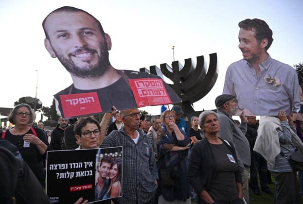 Families and supporters hold placards of faces of Israelis murdered by Hamas during a protest on the third anniversary of the deadliest day in Israel s history outside the Israeli Knesset, Parliament, in Jerusalem, on Wednesday, October 7, 2026. Demonstrators demand a state independent inquiry into the government s security failures, a request rejected by Israeli Prime Minister Benjamin Netanyahu. The banner reads The people shall remember their sons and daughters who were murdered a reference to the Yizkor prayer, with the date 27 10, the day of the upcoming general elections in Israel that are seen as a referendum on Netanyahu s power.  JER2026100711 DEBBIExHILL