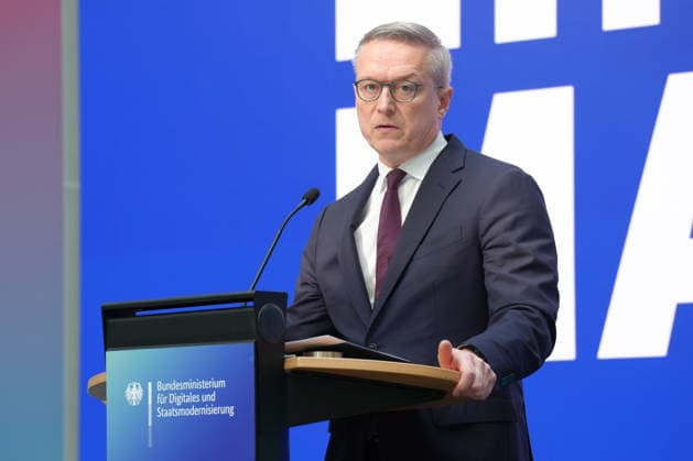 Statement des Bundesminister fuer Digtales zur Staatsmodernisierung Dr. Karsten Wildberger (Digitalminister) beim Statement zum Kabinettbeschluss des Berichts zu 1 Jahr Staatsmodernisierung, Berlin, 07.10.2026 Berlin Berlin Deutschland