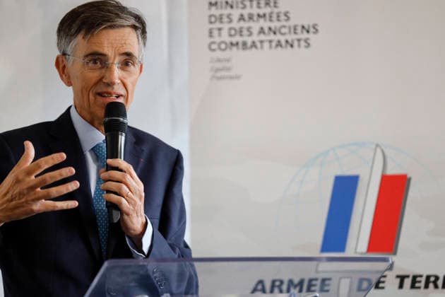 Military Test Tracks Inaugurated In Satory - France Francois de Maziere, Mayor of Versailles, attends the inauguration of new military pistes at Satory in Versailles, France on October 7, 2026. Photo by Jean-Bernard Vernier JBV NEWS ABACAPRESS.COM Versailles Yvelines France  Copyright: xVernierxJean-Bernard JBVxNews ABACAx