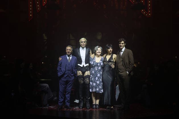Mario Vaquerizo Presents the Musical *Cabaret* in Madrid Tony River, Mario Vaquerizo, Patricia Clark, Laia Prats, and José Pastor during the press preview of the musical *Cabaret* at Espacio Delicias on October 7, 2026, in Madrid, Spain. The artist will take on this iconic role starting October 9 at an even more immersive venue. CELEBRITIES MUSIC CABARET MUSICAL Madrid Madrid Spain  Copyright: xJosexVelascox 7826191
