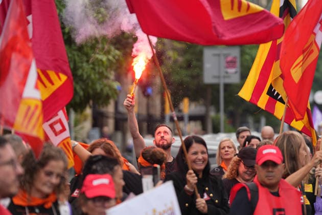 UGT and CCOO Call for a Strike in Social Services in Catalonia A large crowd during a demonstration in support of social services on October 7, 2026, in Barcelona, Catalonia, Spain. UGT and CCOO have called a strike in Catalonia’s social services sector to demand improvements in working conditions and equal pay between the private and public sectors. OCTOBER 7, 2026 Barcelona, Catalonia Barcelona, Catalonia, Spain  Copyright: xDavidxZorrakinox 7826243