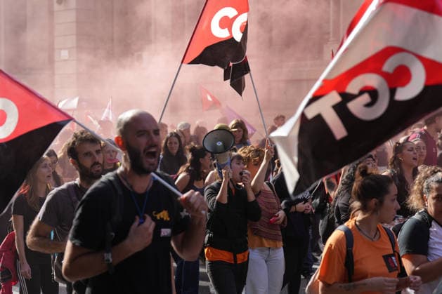 UGT and CCOO Call for a Strike in Social Services in Catalonia A large crowd during a demonstration in support of social services on October 7, 2026, in Barcelona, Catalonia, Spain. UGT and CCOO have called a strike in Catalonia’s social services sector to demand improvements in working conditions and equal pay between the private and public sectors. OCTOBER 7, 2026 Barcelona, Catalonia Barcelona, Catalonia, Spain  Copyright: xDavidxZorrakinox 7826245