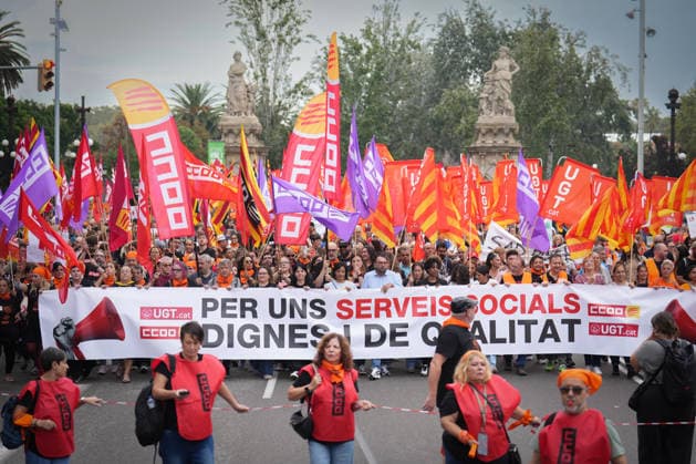 UGT and CCOO Call for a Strike in Social Services in Catalonia A large crowd during a demonstration in support of social services, on October 7, 2026, in Barcelona, Catalonia, Spain. UGT and CCOO have called a strike in Catalonia’s social services sector to demand improvements in working conditions and equal pay between the private and public sectors. OCTOBER 7, 2026 Barcelona, Catalonia Barcelona, Catalonia, Spain  Copyright: xDavidxZorrakinox 7826242