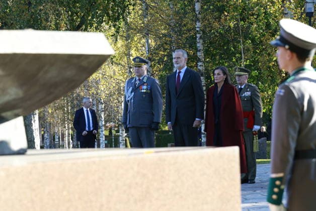 07-10-2026 Finland King Felipe and Queen Letizia during the wreath-laying ceremony at Hietaniemi Cemetery, Finland s national cemetery and the final resting place of many former presidents and other prominent figures on the 2nd day of the 2 day statevisit to Finland. Â  Copyright: xPPEx