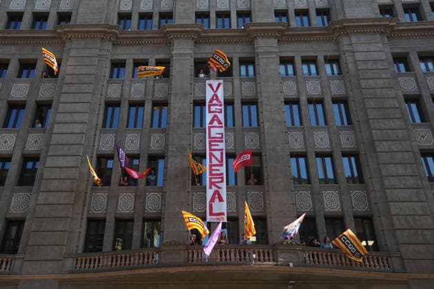 UGT and CCOO Call for a Strike in Social Services in Catalonia Several people carrying CCOO flags unfurl a banner reading General Strike at the union’s headquarters during a demonstration in support of social services on October 7, 2026, in Barcelona, Catalonia, Spain. UGT and CCOO have called for a strike in Catalonia’s social services sector to demand improvements in working conditions and equal pay between the private and public sectors. OCTOBER 7, 2026 Barcelona, Catalonia Barcelona, Catalonia, Spain  Copyright: xDavidxZorrakinox 7826288