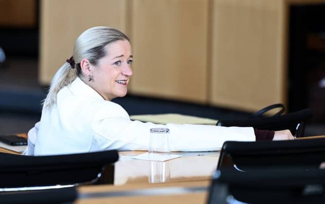 Sonderplenum Thueringer Landtag 07.10.2026, Erfurt, Thueringer Landtag, 55. Plenarsitzung, Sonderplenum, Verhandlungsgegenstand ist die Aufloesung des 8. Thueringer Landtags gemaess Artikel 50 Abs. 2 Satz 1 Nr. 1 der Verfassung des Freistaats Thueringen Antrag der AfD im Bild: Ministerin fuer Justiz, Migration und Verbraucherschutz: Beate Meissner (CDU)