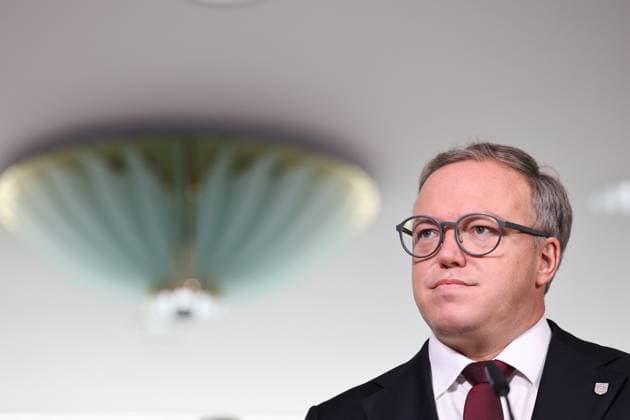 Thueringer Landtag - Statement Ministerpraesident Mario Voigt (CDU) 07.10.2026, Erfurt, Thueringer Landtag, Statement von Ministerpraesident Mario Voigt (CDU), er hat die Klage zurueckgezogen, er akzeptiert die Aberkennung seines Doktortitels