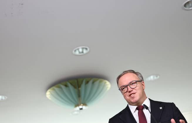 Thueringer Landtag - Statement Ministerpraesident Mario Voigt (CDU) 07.10.2026, Erfurt, Thueringer Landtag, Statement von Ministerpraesident Mario Voigt (CDU), er hat die Klage zurueckgezogen, er akzeptiert die Aberkennung seines Doktortitels