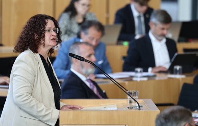Sonderplenum Thueringer Landtag 07.10.2026, Erfurt, Thueringer Landtag, 55. Plenarsitzung, Sonderplenum, Verhandlungsgegenstand ist die Aufloesung des 8. Thueringer Landtags gemaess Artikel 50 Abs. 2 Satz 1 Nr. 1 der Verfassung des Freistaats Thueringen Antrag der AfD im Bild: Fraktionsvorsitzende Sigrid Hupach (Thueringen.Gerecht)