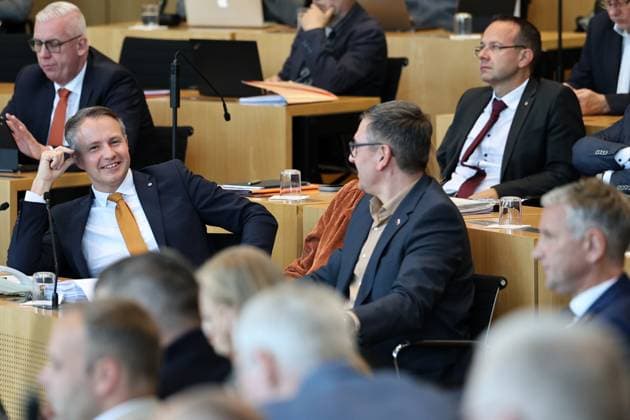 Sonderplenum Thueringer Landtag 07.10.2026, Erfurt, Thueringer Landtag, 55. Plenarsitzung, Sonderplenum, Verhandlungsgegenstand ist die Aufloesung des 8. Thueringer Landtags gemaess Artikel 50 Abs. 2 Satz 1 Nr. 1 der Verfassung des Freistaats Thueringen Antrag der AfD im Bild: Andreas Buehl (CDU) gut gelaunt