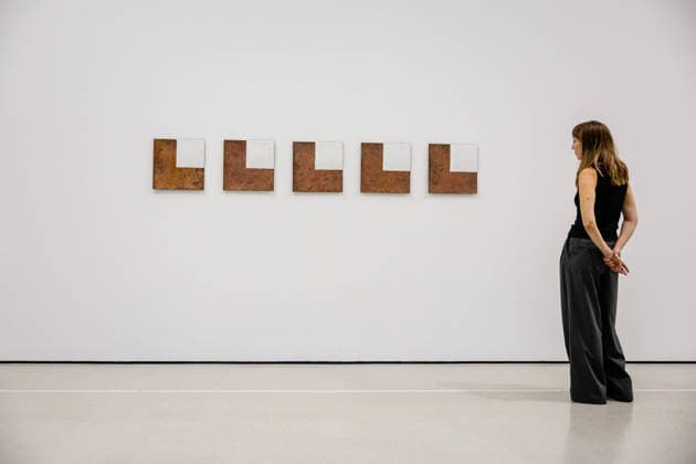Robert Ryman: The Real Thing at Barbican Art Gallery, London, UK 7 October 2026 Untitled, 1973 on display at Robert Ryman: The Real Thing at the Barbican Art Gallery, London, UK, on 7 October 2026. The first significant UK exhibition of American minimalist and conceptual painter Robert Ryman (1930 2019) in over 30 years brings together six decades of work, on view from 8 October 2026., Credit:Pete Speller Avalon  Copyright: xPetexSpellerx xAvalonx 1141199010