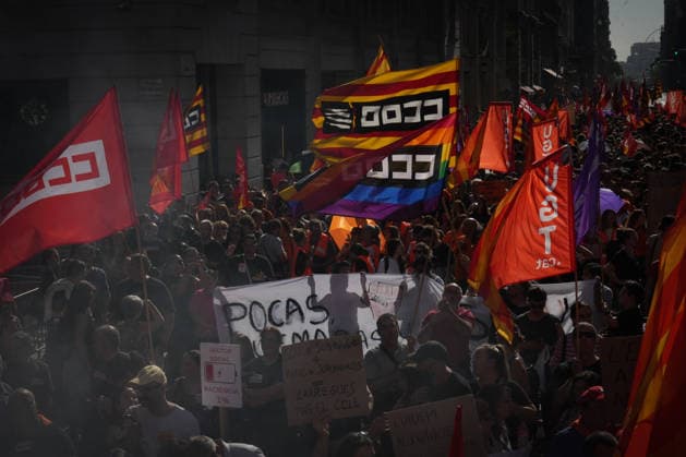 UGT and CCOO Call for a Strike in Social Services in Catalonia A large crowd during a demonstration in support of social services on October 7, 2026, in Barcelona, Catalonia, Spain. UGT and CCOO have called a strike in Catalonia’s social services sector to demand improvements in working conditions and equal pay between the private and public sectors. OCTOBER 7, 2026 Barcelona, Catalonia Barcelona, Catalonia, Spain  Copyright: xDavidxZorrakinox 7826309