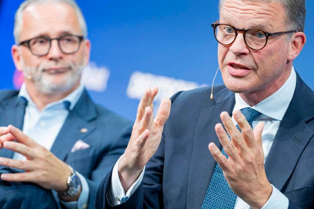 Christian Sewing EUR, Deutschland, Berlin, 07.10.2026: Podiumsdiskussion mit Christian Sewing CEO Deutsche Bank, besucht die in Berlin stattfindene Jubiläumsveranstaltung von 80 Jahre Handelsblatt und 100 Jahre WirtschaftsWoche.