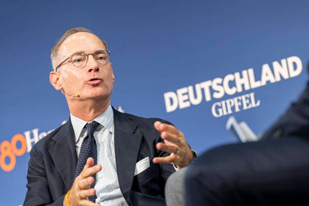 Oliver Bäte EUR, Deutschland, Berlin, 07.10.2026: Oliver Bäte CEO Allianz SE besucht die in Berlin stattfindene Jubiläumsveranstaltung von 80 Jahre Handelsblatt und 100 Jahre WirtschaftsWoche.