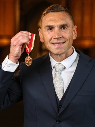 Investitures at Windsor Castle 07 10 2026. Windsor, UK. Sir Kevin Sinfield receives the Honour of Knighthood from The Prince of Wales at an investiture ceremony at Windsor Castle, Berkshire., Credit:Andrew Parsons Kensington Palace B66 Avalon United Kingdom, England, Windsor  Copyright: xAndrewxParsonsx xKensingtonxPalacex xB66x xAvalonx 1141202866