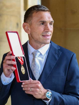 Investitures at Windsor Castle 07 10 2026. Windsor, UK. Sir Kevin Sinfield receives the Honour of Knighthood from The Prince of Wales at an investiture ceremony at Windsor Castle, Berkshire., Credit:Andrew Parsons Kensington Palace B66 Avalon United Kingdom, England, Windsor  Copyright: xAndrewxParsonsx xKensingtonxPalacex xB66x xAvalonx 1141202884