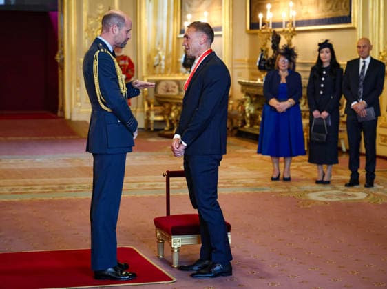 Investitures at Windsor Castle 07 10 2026. Windsor, UK. Sir Kevin Sinfield receives the Honour of Knighthood from The Prince of Wales at an investiture ceremony at Windsor Castle, Berkshire., Credit:Andrew Parsons Kensington Palace B66 Avalon United Kingdom, England, Windsor  Copyright: xAndrewxParsonsx xKensingtonxPalacex xB66x xAvalonx 1141202899