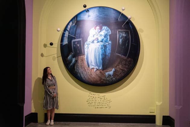 Tim Walker s Fairyland: Love and Legends Photo Call at National Portrait Gallery, London, UK - 7 October 2026 A staff member views Liz Carr as Elizabeth I by Tim Walker as part of The National Portrait Gallery s Tim Walker s Fairyland: Love and Legends Exhibition which runs from 9th October 2026 - 7th February 2027 at National Portrait Gallery in London, England, UK on Wednesday 7 October, 2026., Credit:Justin Ng Avalon UK, England, London, National Portrait Gallery  Copyright: xJustinxNgx xAvalonx 1141202411