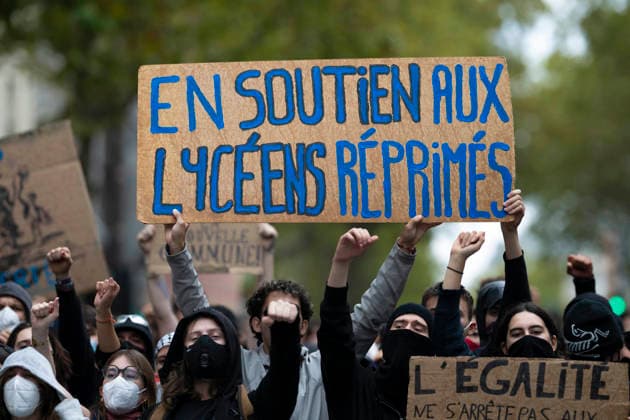 Students Demonstration outside Science Po Paris Students on Boulevard Saint Germain during a demonstration outside Science Po in Paris, France on October 7 2026 in support of high school students. Photo by Eliot Blondet ABACAPRESS.COM Paris France  Copyright: xBlondetxEliot ABACAx