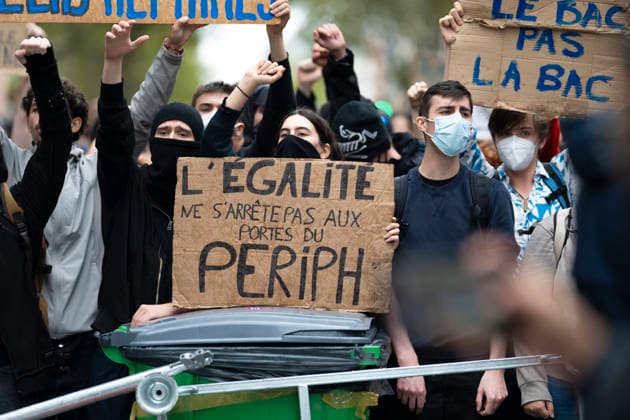 Students Demonstration outside Science Po Paris Students on Boulevard Saint Germain during a demonstration outside Science Po in Paris, France on October 7 2026 in support of high school students. Photo by Eliot Blondet ABACAPRESS.COM Paris France  Copyright: xBlondetxEliot ABACAx