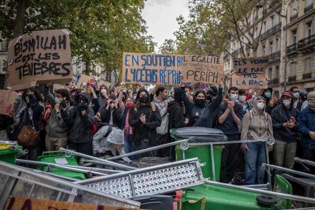 Students Demonstration outside Science Po Paris Students on Boulevard Saint Germain during a demonstration outside Science Po in Paris, France on October 7 2026 in support of high school students. Photo by Eliot Blondet ABACAPRESS.COM Paris France  Copyright: xBlondetxEliot ABACAx