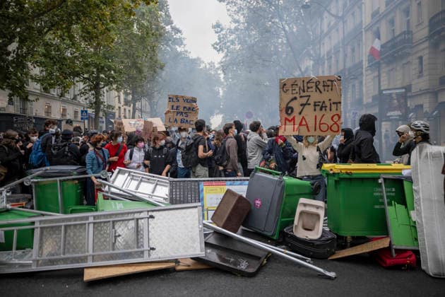 Students Demonstration outside Science Po Paris Students on Boulevard Saint Germain during a demonstration outside Science Po in Paris, France on October 7 2026 in support of high school students. Photo by Eliot Blondet ABACAPRESS.COM Paris France  Copyright: xBlondetxEliot ABACAx