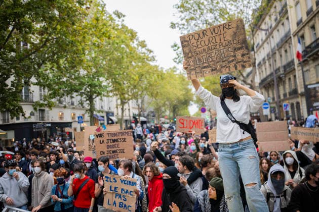 Students Demonstration outside Science Po Paris Students on Boulevard Saint Germain during a demonstration outside Science Po in Paris, France on October 7 2026 in support of high school students. Photo by Eliot Blondet ABACAPRESS.COM Paris France  Copyright: xBlondetxEliot ABACAx