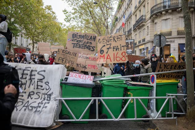 Students Demonstration outside Science Po Paris Students on Boulevard Saint Germain during a demonstration outside Science Po in Paris, France on October 7 2026 in support of high school students. Photo by Eliot Blondet ABACAPRESS.COM Paris France  Copyright: xBlondetxEliot ABACAx
