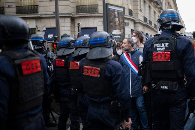 Students Demonstration outside Science Po Paris La France Insoumise - Nouveau Front Populaire s LFI MP Thomas Portes, students and policemen on Boulevard Saint Germain during a demonstration outside Science Po in Paris, France on October 7 2026 in support of high school students. Photo by Eliot Blondet ABACAPRESS.COM Paris France  Copyright: xBlondetxEliot ABACAx