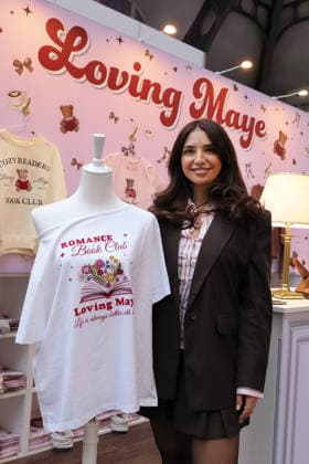 07.10.2026, Frankfurt am Main, DEU, Frankfurter Buchmesse. Stand der Invfuencerin Burcu Bloyd Loving Maye, an dem Merchandising rund ums Buch verkauft werden.