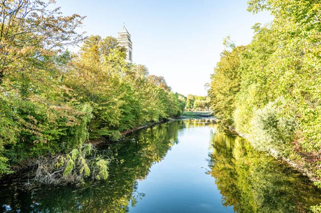 Sonne statt Herbstgrau: Kehl genießt mildes Oktoberwetter, Sonniges und für die Jahreszeit mildes Herbstwetter sorgt am Mittwoch, 7. Oktober 2026, in Kehl für beinahe spätsommerliche Eindrücke. Noch bestimmt Hochdruckeinfluss mit sehr milder Luft das Wetter in Süddeutschland. Die freundliche Wetterphase ist jedoch nur von kurzer Dauer: Nach Angaben des Deutschen Wetterdienstes zieht ab Mittwochabend von Westen ein kräftiger Tiefausläufer auf. In der Nacht zum Donnerstag und am Donnerstag sind gebietsweise Regen, örtlich Starkregen sowie einzelne Gewitter möglich. Kehl Baden-Württemberg Deutschland Kehl