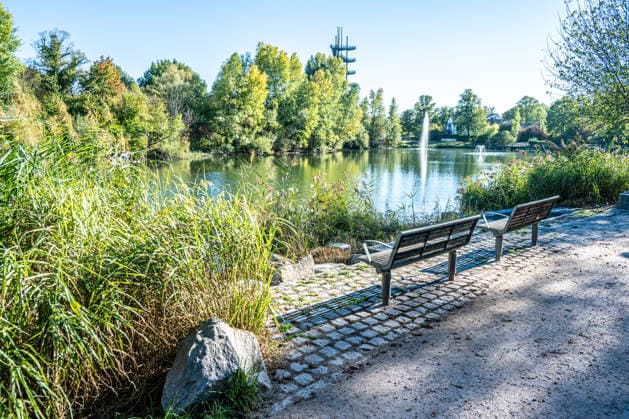 Sonne statt Herbstgrau: Kehl genießt mildes Oktoberwetter, Sonniges und für die Jahreszeit mildes Herbstwetter sorgt am Mittwoch, 7. Oktober 2026, in Kehl für beinahe spätsommerliche Eindrücke. Noch bestimmt Hochdruckeinfluss mit sehr milder Luft das Wetter in Süddeutschland. Die freundliche Wetterphase ist jedoch nur von kurzer Dauer: Nach Angaben des Deutschen Wetterdienstes zieht ab Mittwochabend von Westen ein kräftiger Tiefausläufer auf. In der Nacht zum Donnerstag und am Donnerstag sind gebietsweise Regen, örtlich Starkregen sowie einzelne Gewitter möglich. Kehl Baden-Württemberg Deutschland Kehl